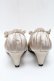 画像3: axes femme / フラワーモチーフサテンパンプス M ベージュ S-25-04-23-006-AX-SH-AS-ZS (3)