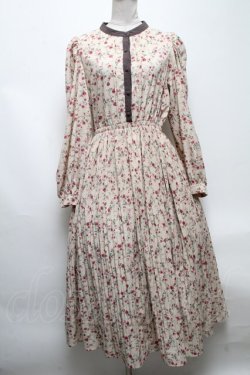 画像1: axes femme POETIQUE / 花柄プリーツワンピース  ベージュ S-25-04-28-029-AX-OP-HR-ZS