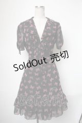 axes femme / バタフライプリントシフォンワンピース  黒ｘピンク S-25-05-01-036-AX-OP-HR-ZS