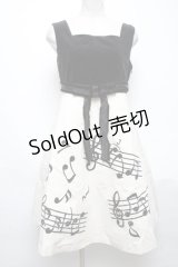 Jane Marple / 別珍音符プリントジャンパースカート  オフｘ黒 S-25-05-03-047-JM-OP-AS-ZS