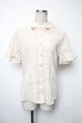 axes femme POETIQUE / お花モチーフ襟ブラウス  ベージュ S-25-05-05-018-AX-BL-HR-ZS