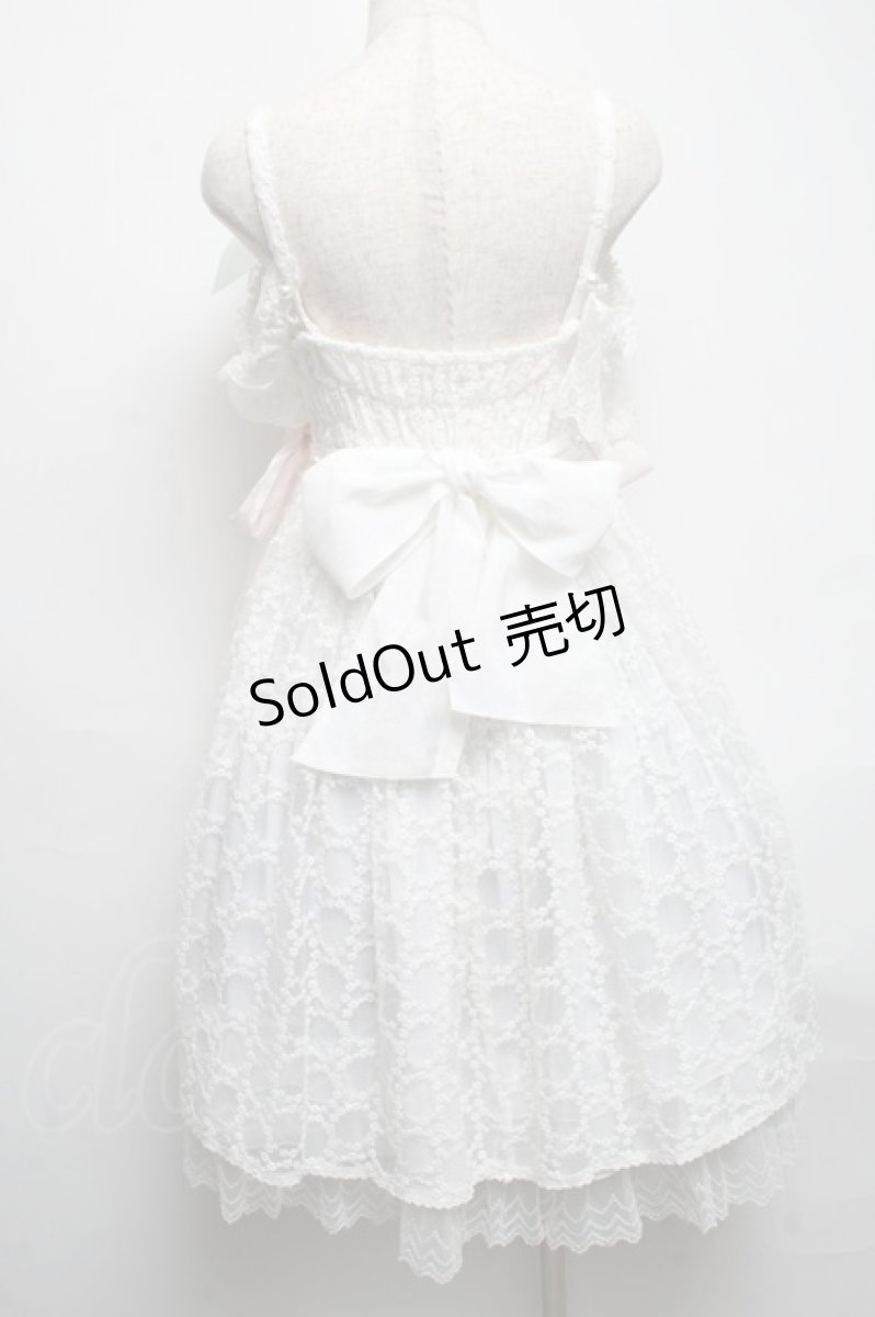 画像2: BABY,THE STARS SHINE BRIGHT / はるちゃんの願いを紡ぐFlower embroideryジャンパースカート  白 S-25-05-14-047-BA-OP-AS-ZS (2)