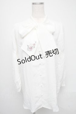 画像1: axes femme / 刺繍入りリボンロングブラウス  白 S-25-05-16-013-AX-BL-HR-ZS