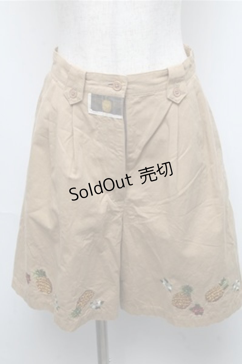 画像1: 【SALE】PINK HOUSE / パイナップル刺繍ハーフパンツ  ベージュ S-25-05-20-050-LO-PA-HR-ZT141 (1)