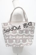 Q-pot. / ビターチョコレートケーキトートバッグ  ブラウン S-25-05-21-023-QP-BG-AS-ZS