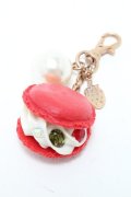 Q-pot. / イクスピアリ限定ICHIGO Macaronバッグチャーム  赤 S-25-05-28-006-QP-ZA-HR-ZS
