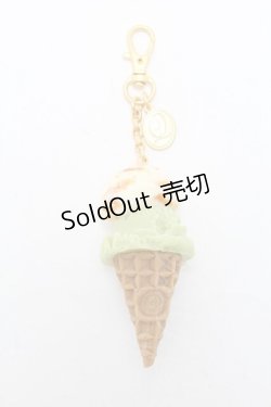 画像1: Q-pot. / シーソルトキャラメル＆ピスタチオダブルアイスクリームバッグチャーム  ベージュｘグリーン S-25-05-28-003-QP-AC-HR-ZS