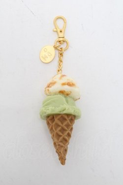 画像2: Q-pot. / シーソルトキャラメル＆ピスタチオダブルアイスクリームバッグチャーム  ベージュｘグリーン S-25-05-28-003-QP-AC-HR-ZS
