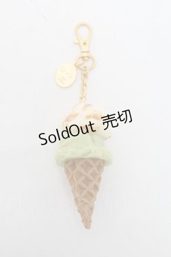 画像2: Q-pot. / シーソルトキャラメル＆ピスタチオダブルアイスクリームバッグチャーム  ベージュｘグリーン S-25-05-28-003-QP-AC-HR-ZS