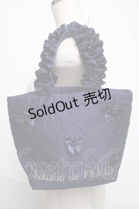 Maison de FLEUR / ダイヤキルトリボンフリルハンドルトートバッグ  紺 S-25-06-01-023-LO-BG-HR-ZS