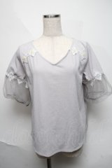 axes femme / 袖チュールビジュー使いプルオーバー  ブルーグレー S-25-06-06-025-AX-TO-HR-ZI