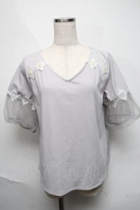 axes femme / 袖チュールビジュー使いプルオーバー  ブルーグレー S-25-06-06-025-AX-TO-HR-ZI