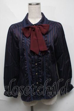 画像1: axes femme / リボンタイ付きレジメンブラウス  紺ｘワイン S-25-06-06-033-AX-TO-HR-ZS