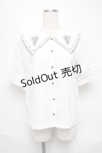 axes femme POETIQUE / ブーケ刺繍スカラップ襟ブラウス  キナリ S-25-06-11-017-AX-BL-AS-ZS