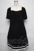 Ozz Croce / 裾プリーツ刺繍ワンピース  黒ｘ白 S-25-06-20-040-OO-OP-HR-ZS