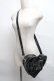 画像2: Dr.Martens （Getta Grip） / レザーハートショルダーバッグ  黒 S-25-06-21-010-PU-BG-AS-ZS (2)