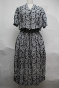 INGEBORG / ペイズリー柄半袖開襟ワンピース  ネイビー S-25-06-23-047-LO-OP-SA-ZS