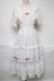 画像1: axes femme POETIQUE / フラワー刺繍ピナフォアワンピース  白 S-25-06-26-040-AX-OP-HR-ZS (1)
