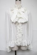 AND ROMEO / スタンド襟フリルブラウス  白 S-25-07-01-012-LO-BL-HR-ZS
