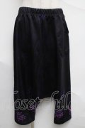 NieR Clothing / 転写プリントパンツ  黒 S-25-07-07-056-PU-PA-AS-ZS