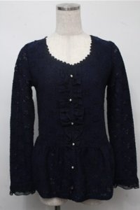 axes femme / バックリボンカットワークレーストップス  紺 S-25-07-14-043-AX-TO-HR-ZI