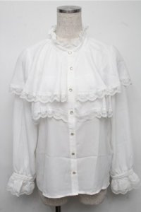 axes femme POETIQUE / ケープデザインフリルブラウス  白 S-25-07-14-027-AX-BL-HR-ZS