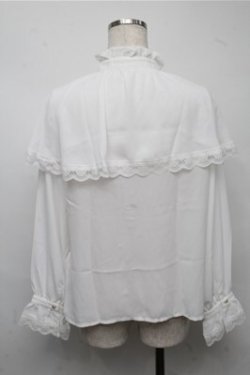 画像2: axes femme POETIQUE / ケープデザインフリルブラウス  白 S-25-07-14-027-AX-BL-HR-ZS