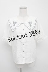 axes femme POETIQUE / ブーケ刺繍スカラップ襟ブラウス  オフ S-25-07-14-031-AX-BL-HR-ZS