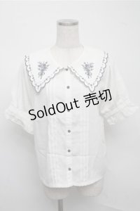 axes femme POETIQUE / ブーケ刺繍スカラップ襟ブラウス  オフ S-25-07-14-031-AX-BL-HR-ZS