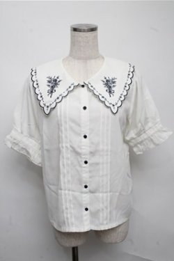 画像1: axes femme POETIQUE / ブーケ刺繍スカラップ襟ブラウス  オフ S-25-07-14-031-AX-BL-HR-ZS