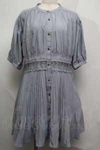 axes femme / ウエストレースプリーツシャツ  サックス S-25-07-16-037-AX-BL-HR-ZS