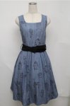 画像1: Fi.n.t / ベルト付きクローゼット柄ワンピース  ブルー S-25-07-20-055-CA-OP-HR-ZT261 (1)