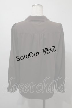 画像2: axes femme / カメオ付ピンタックブラウス  ブラウン S-25-07-21-011-AX-BL-AS-ZI