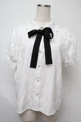 axes femme POETIQUE / バラふくれジャカード半袖ブラウス  白 S-25-07-28-017-AX-BL-HR-ZS
