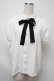 画像1: axes femme POETIQUE / バラふくれジャカード半袖ブラウス  白 S-25-07-28-017-AX-BL-HR-ZS (1)