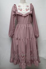 axes femme POETIQUE / ブロッキングベリー刺繍ワンピース  ピンク S-25-07-30-040-AX-OP-HR-ZS