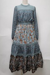 axes femme NOSTALGIE / 花柄ｘ刺繍スタンドワンピース  グリーン S-25-07-31-042-AX-OP-AS-ZS