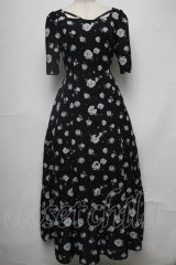 EATME / ROSE PRINTスクエアネックワンピース  黒ｘ白 S-25-08-01-038-LO-OP-HR-ZS