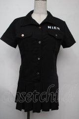 NieR Clothing / 裾プリーツシャツ  黒 S-25-08-02-019-PU-TO-HR-ZS