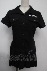 NieR Clothing / 裾プリーツシャツ  黒 S-25-08-02-020-PU-TO-HR-ZS