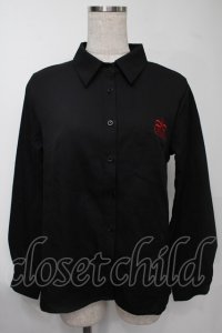 NieR Clothing / 胸元刺 シャツ  黒ｘ赤 S-25-08-02-025-PU-PA-HR-ZY