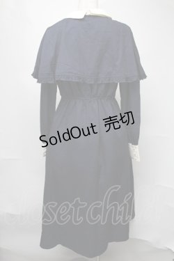 画像2: axes femme / ケープ付クラシックロングワンピース  紺 S-25-08-05-038-AX-OP-AS-ZS