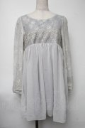 axes femme / レース重ねカットチュニック  サックス S-25-08-07-006-AX-TO-AS-ZS