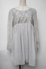 axes femme / レース重ねカットチュニック  サックス S-25-08-07-006-AX-TO-AS-ZS