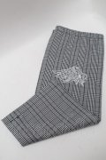 NieR Clothing / 羽刺繍チェックレッグウォーマー  グレー S-25-08-09-005-PU-ZA-HR-ZS