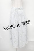 axes femme / 裾レース花柄ワイドパンツ  サックス S-25-08-09-059-AX-PA-HR-ZS