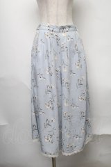 axes femme / 裾レース花柄ワイドパンツ  サックス S-25-08-09-059-AX-PA-HR-ZS