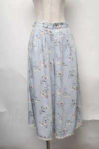 axes femme / 裾レース花柄ワイドパンツ  サックス S-25-08-09-059-AX-PA-HR-ZS