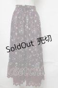 axes femme / ミュルーズ染織美術館コラボ/フェザー×フラワー柄スカート  ワイン S-25-08-13-053-AX-SK-AS-ZS