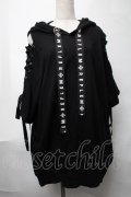 REFLEM / ショルダーレースアップ悪魔ツノ付きパーカー  黒 S-25-08-17-022-PU-TO-AS-ZS